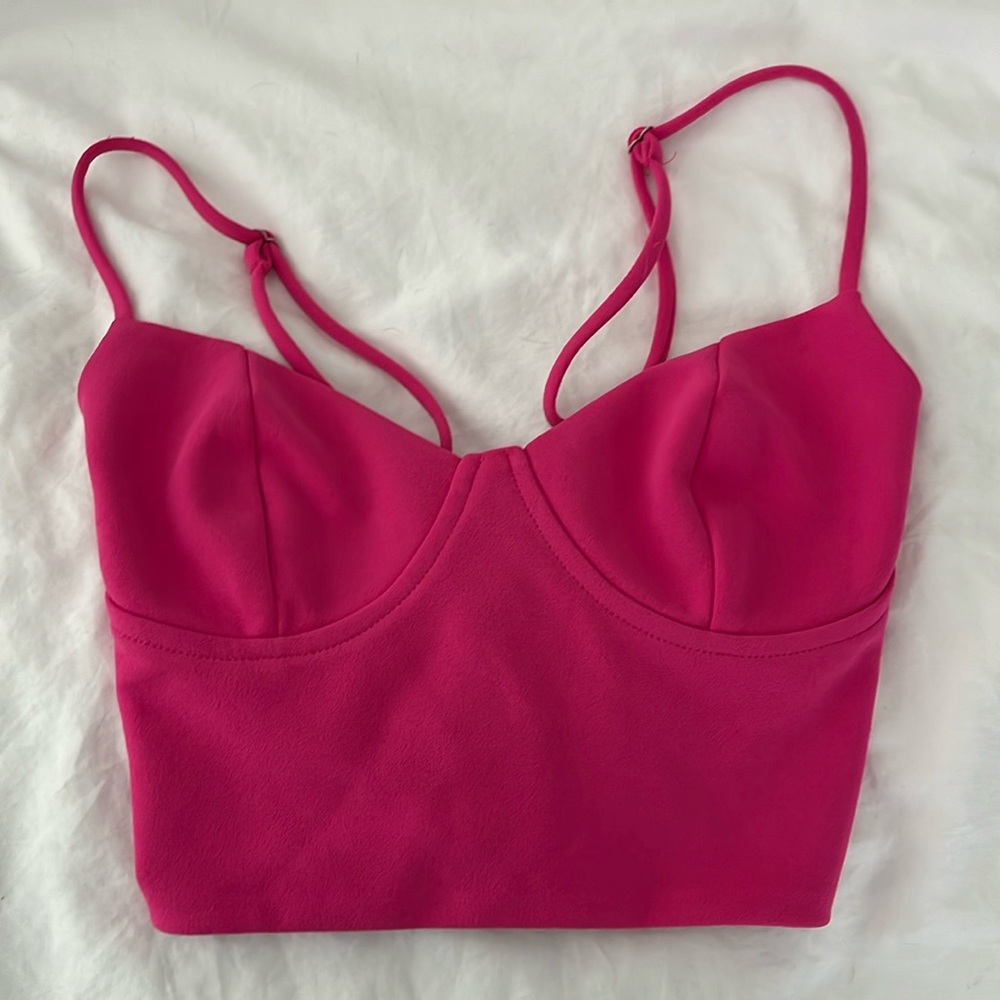 LULUS XS hot pink cropped top in great condition. Wore once